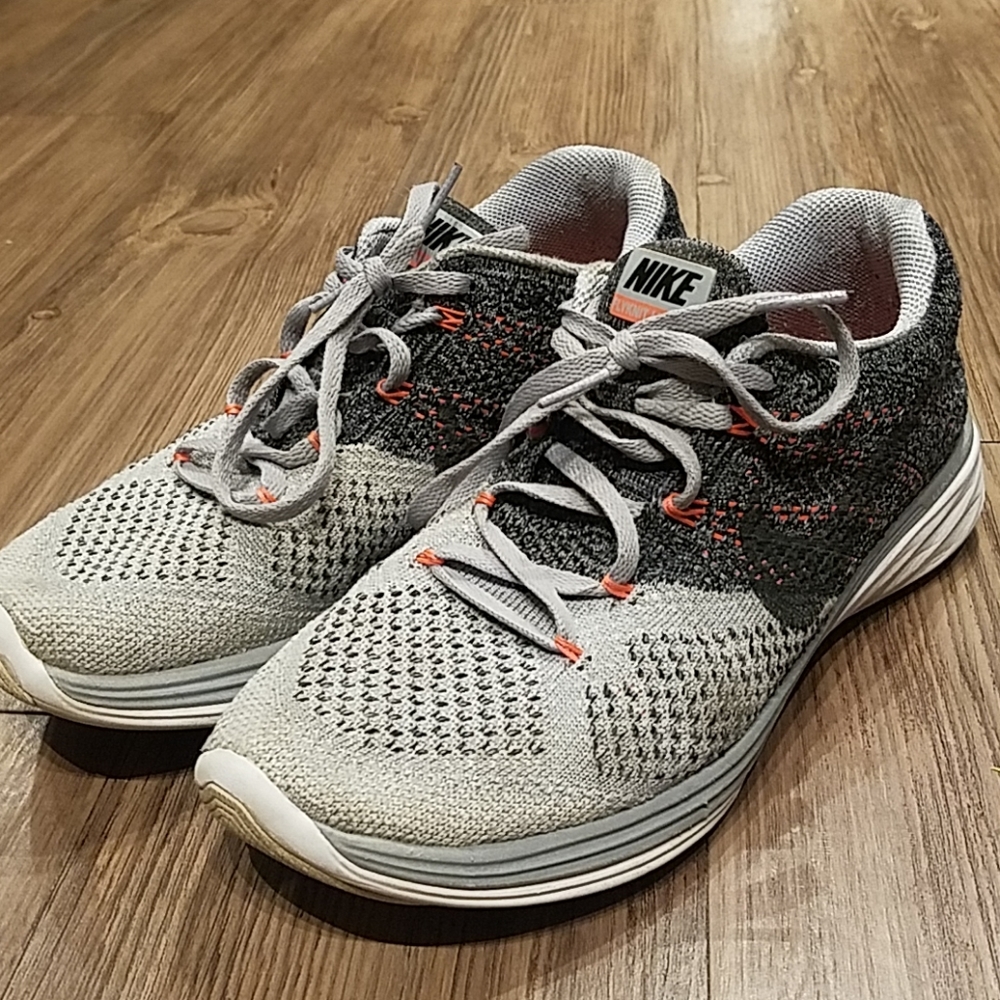 Nike tennis shoes